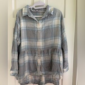 American Eagle Outfitters Gray and White Plaid Shirt